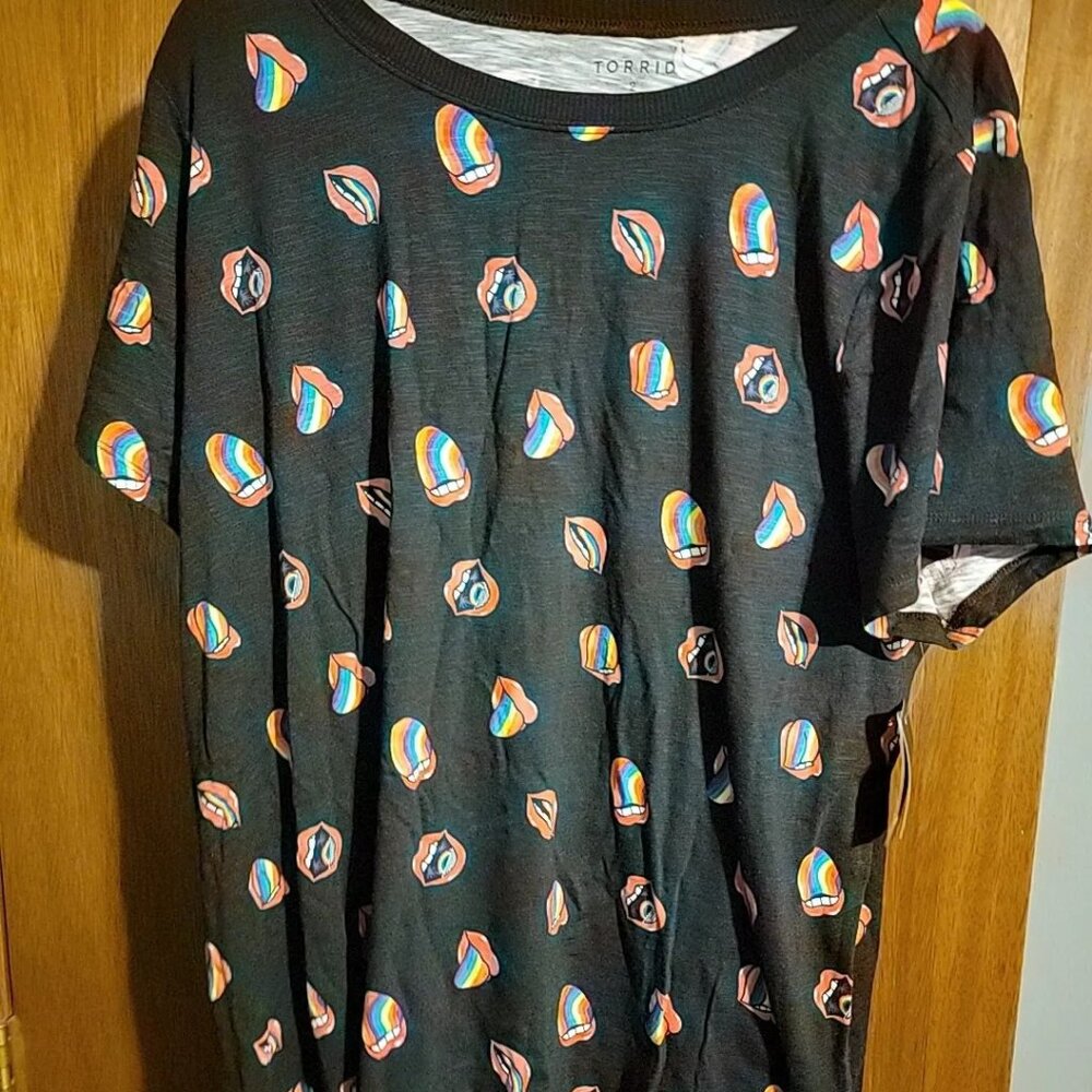 Torrid Super Soft Slub Vintage Crew Neck Tee Pride Lip Black 2 2X 18 20 Rainbow